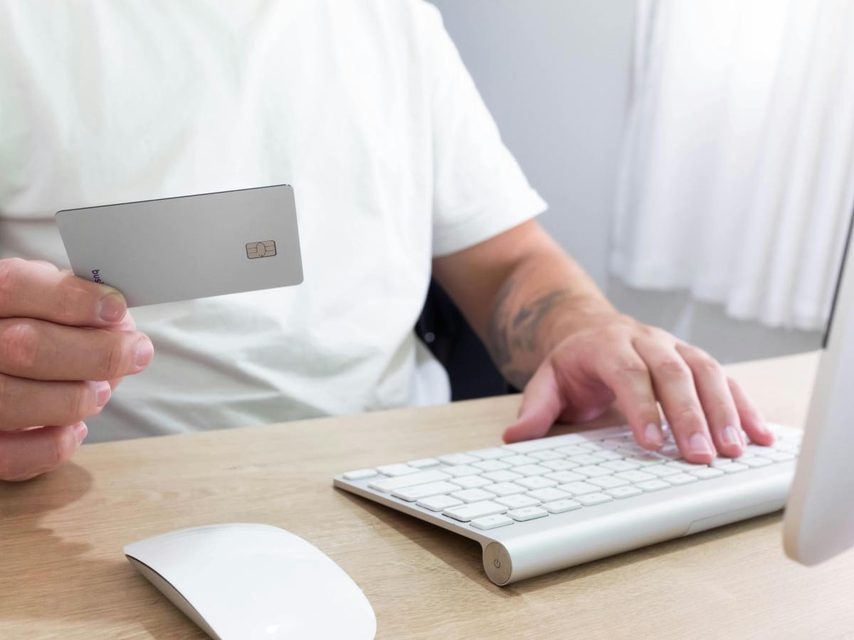 Compra tu seguro de auto en línea en plataformas&nbsp;confiables